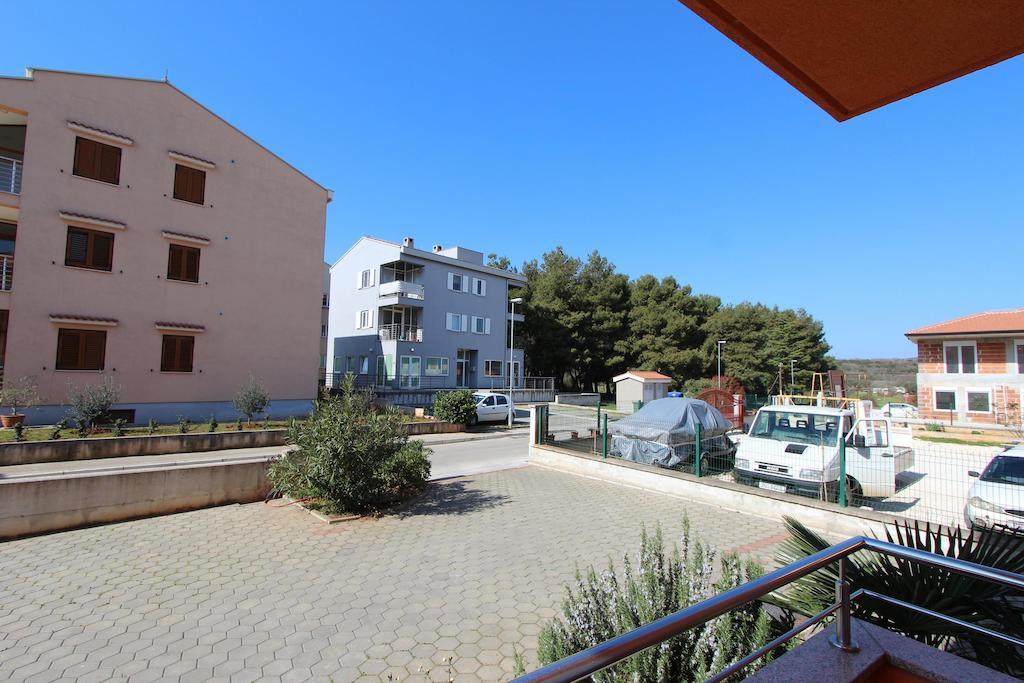 Apartments Hanna Ровин Екстериор снимка