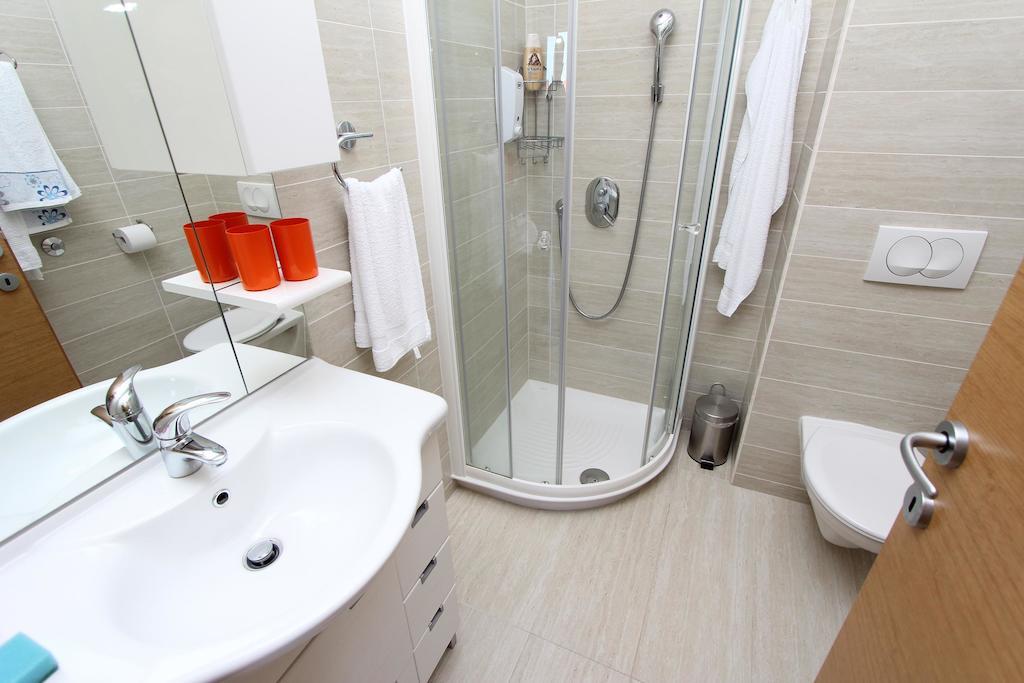Apartments Hanna Ровин Екстериор снимка