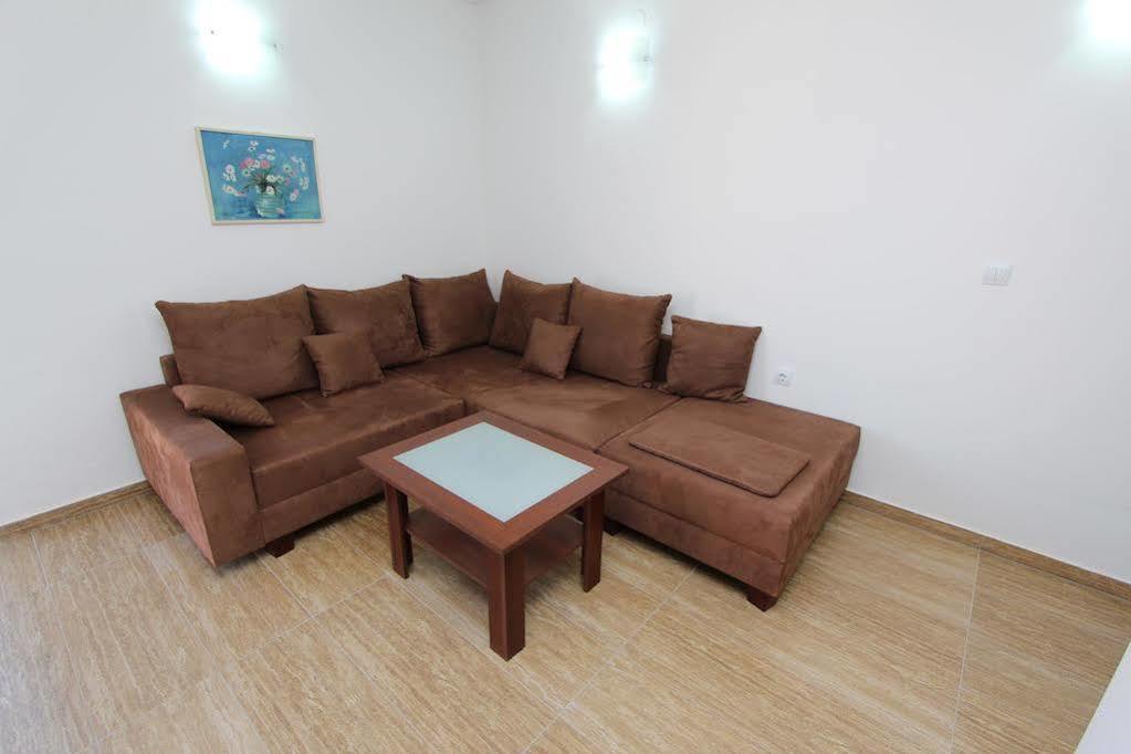 Apartments Hanna Ровин Екстериор снимка